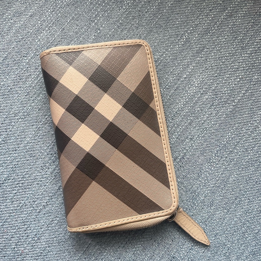 Authentic Women’s Burberry Smoked Trench Check Penrose Wallet